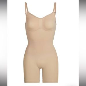 SKIMS Sculpting Mid Thigh Bodysuit NWOT